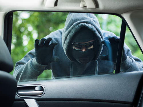 Private Investigators Say Car Thieves Always Do This One Exact Thing Before Breaking In