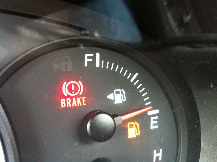 People Cannot Believe The Secret Function Of The Small Arrow Beside The Fuel Gauge