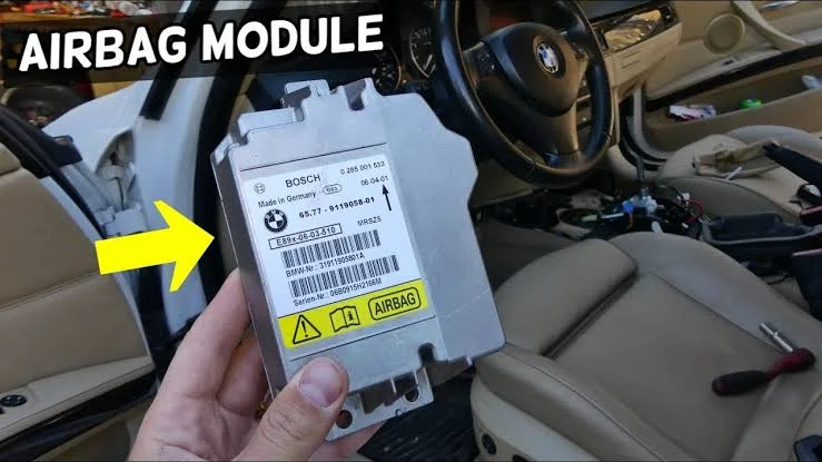 What Causes the Airbag Warning Light to Come On? What Causes the Airbag Warning Light to Come On?