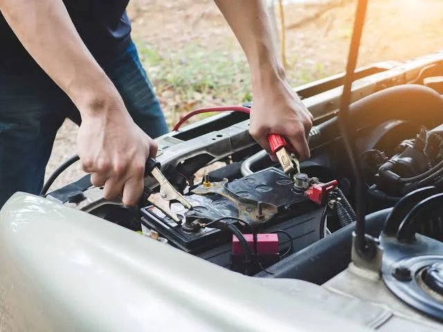Dead battery or faulty alternator Dead battery or faulty alternator