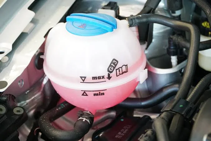 Low coolant levels or leaks Low coolant levels or leaks