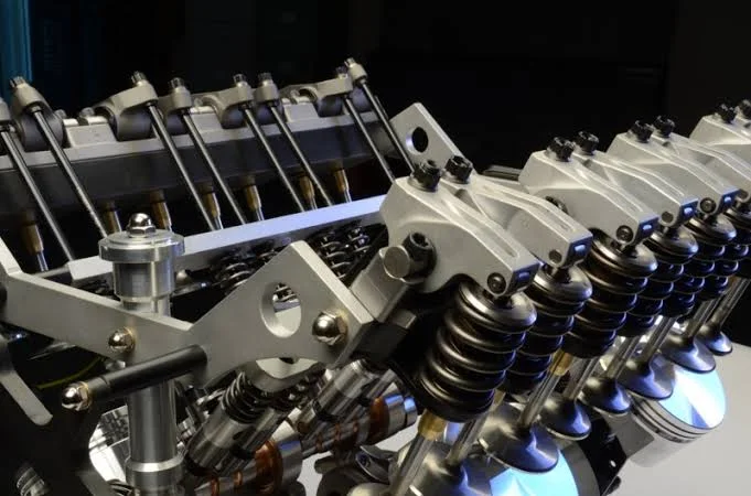 Engine valvetrain Engine valvetrain