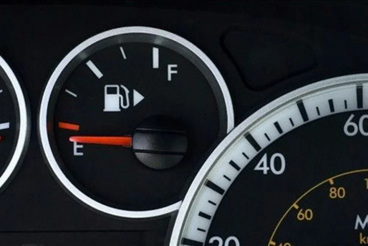 Car Owners Shocked To Discover The Real Purpose Of The Arrow Next To The Fuel Gauge