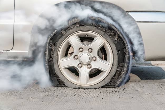 Tyre Burst At High Speed: What To Do And How To Stay Safe