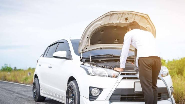 How to Fix an Engine That Cuts Out and Restarts While Driving