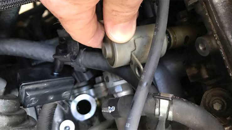 P0081, P0082, and P0083: Intake valve control solenoid circuit (Bank 2)