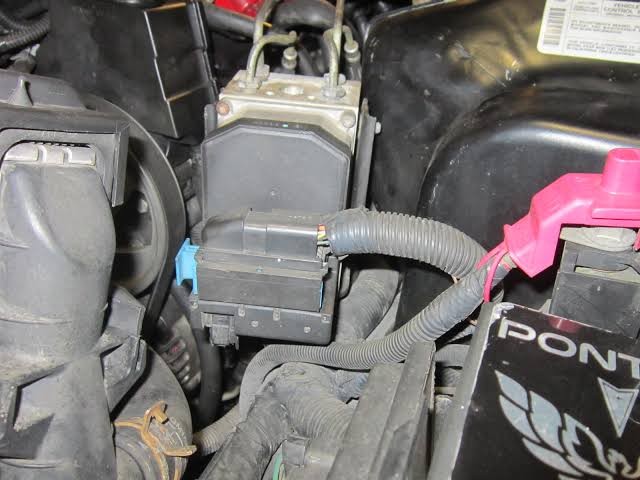 C0090 & C0095: Right Rear ABS Solenoid #1&#2 Circuit Malfunction