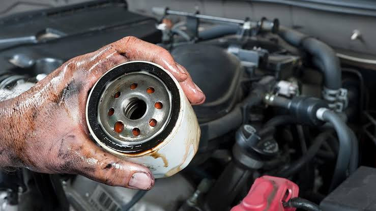How Long Should You Wait Before Changing Your Car’s Oil After Switching Off?