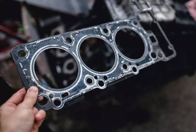 How Leaking a Head Gasket Affects Engine Performance