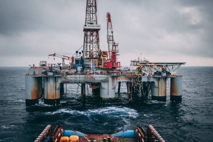 The Challenges of Operating a Deep-Sea Oil Rig: Navigating the Depths of Offshore Drilling